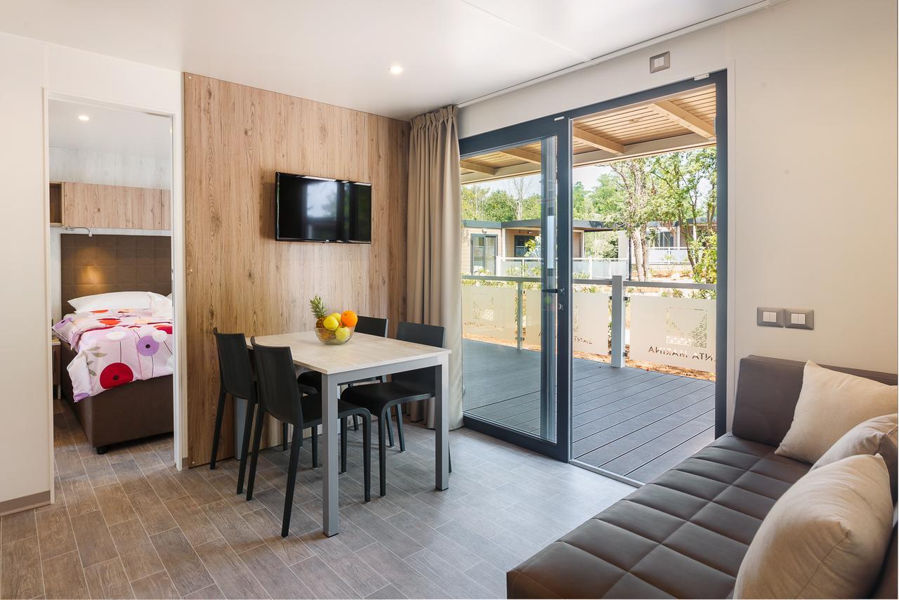 Mobile Homes Camping Santa Marina, Lanterna Tar-Vabriga Luaran gambar Mobile home interior