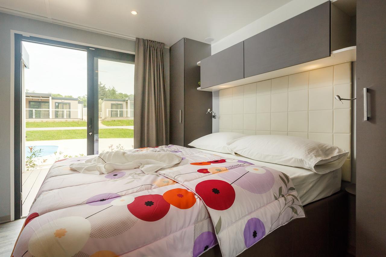 Mobile Homes Camping Santa Marina, Lanterna Tar-Vabriga Luaran gambar A bedroom at the hotel