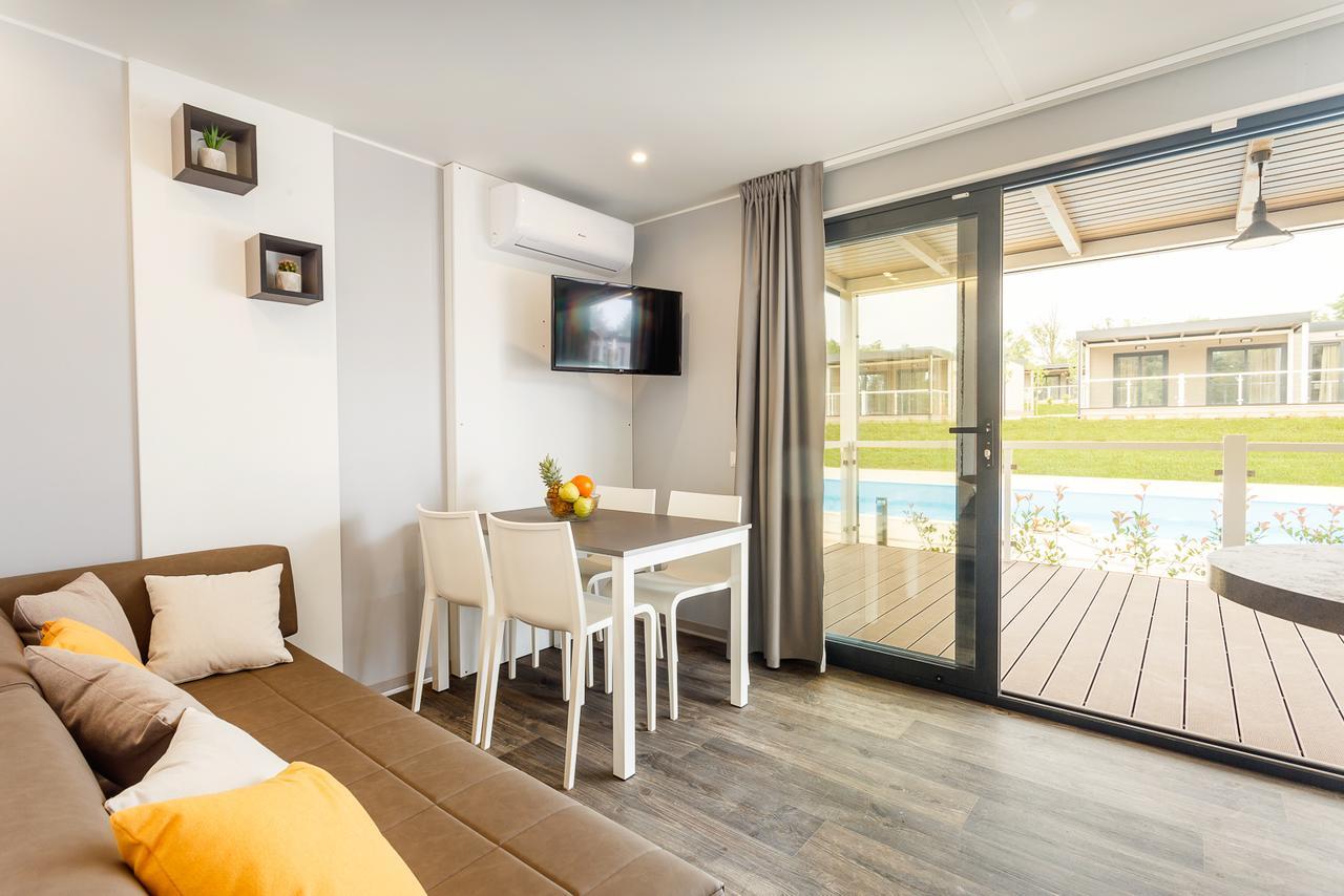 Mobile Homes Camping Santa Marina, Lanterna Tar-Vabriga Luaran gambar Interior of a mobile home