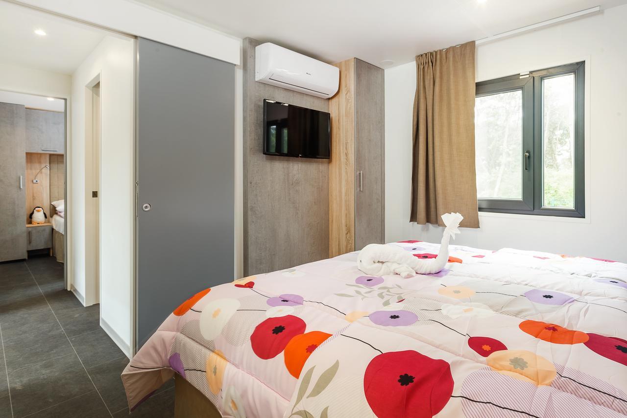 Mobile Homes Camping Santa Marina, Lanterna Tar-Vabriga Luaran gambar A bedroom in a student apartment