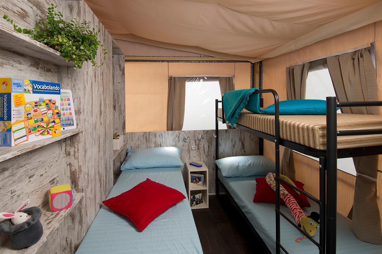 Mobile Homes Camping Santa Marina, Lanterna Tar-Vabriga Luaran gambar Interior of a mobile home