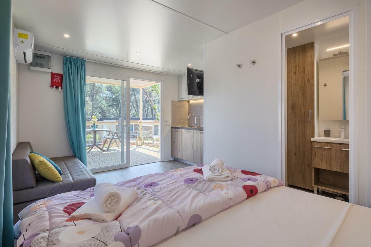 Mobile Homes Camping Santa Marina, Lanterna Tar-Vabriga Luaran gambar A typical studio at the resort