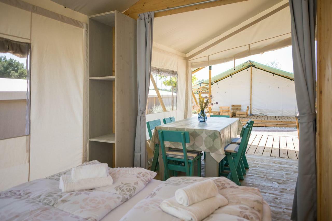 Mobile Homes Camping Santa Marina, Lanterna Tar-Vabriga Luaran gambar Interior of a mobile home