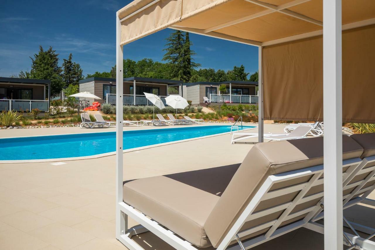 Mobile Homes Camping Santa Marina, Lanterna Tar-Vabriga Luaran gambar The swimming pool at the resort