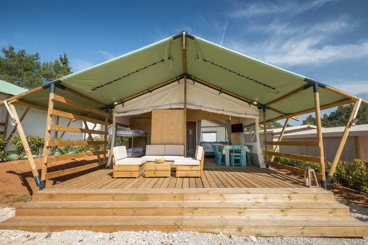 Mobile Homes Camping Santa Marina, Lanterna Tar-Vabriga Luaran gambar A canvas lodge