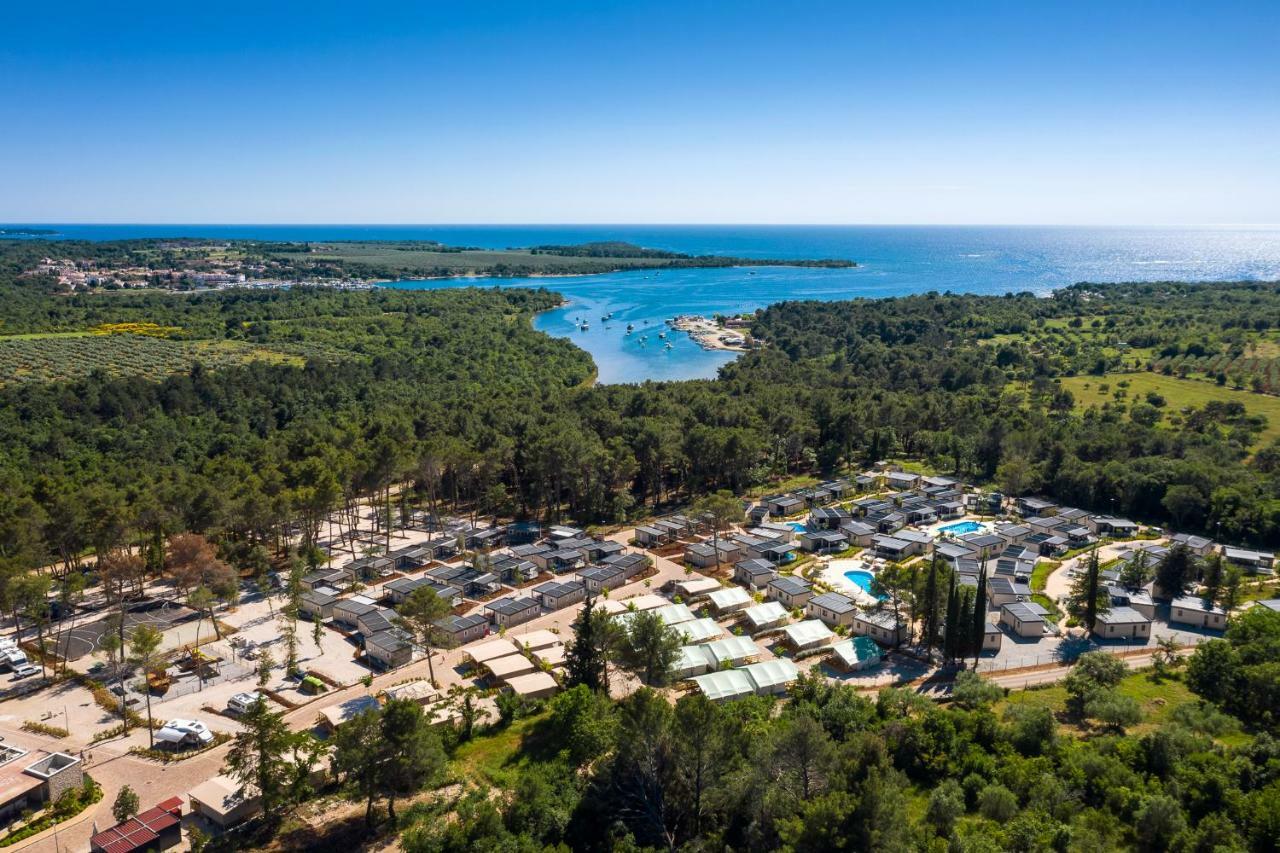 Mobile Homes Camping Santa Marina, Lanterna Tar-Vabriga Luaran gambar Aerial view of the resort