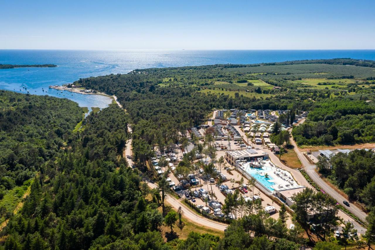 Mobile Homes Camping Santa Marina, Lanterna Tar-Vabriga Luaran gambar Aerial view of the resort