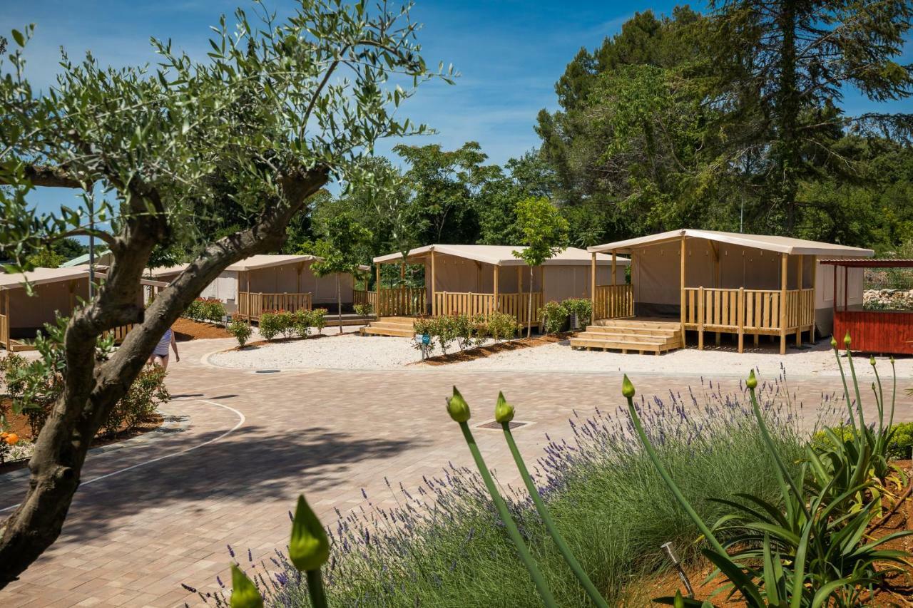 Mobile Homes Camping Santa Marina, Lanterna Tar-Vabriga Luaran gambar Camping in France